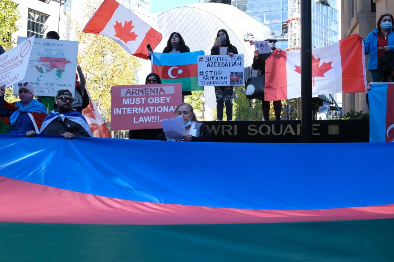 В Канаде проведена акция в знак протеста против совершенных в Гяндже терактов