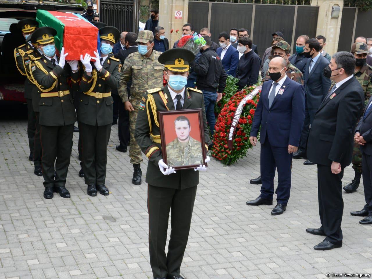 Дмитрий Солнцев похоронен во второй Аллее шехидов