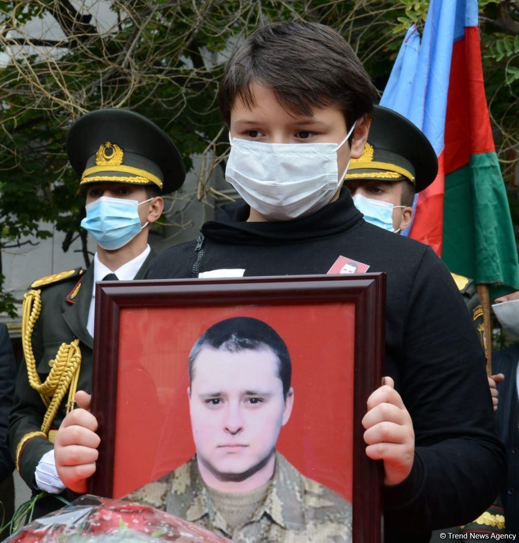 Дмитрий Солнцев похоронен во второй Аллее шехидов