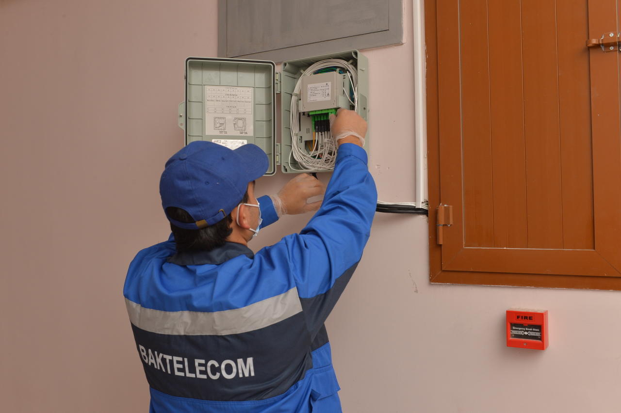 Baktelecom перевел жилой дом журналистов на оптическую сеть