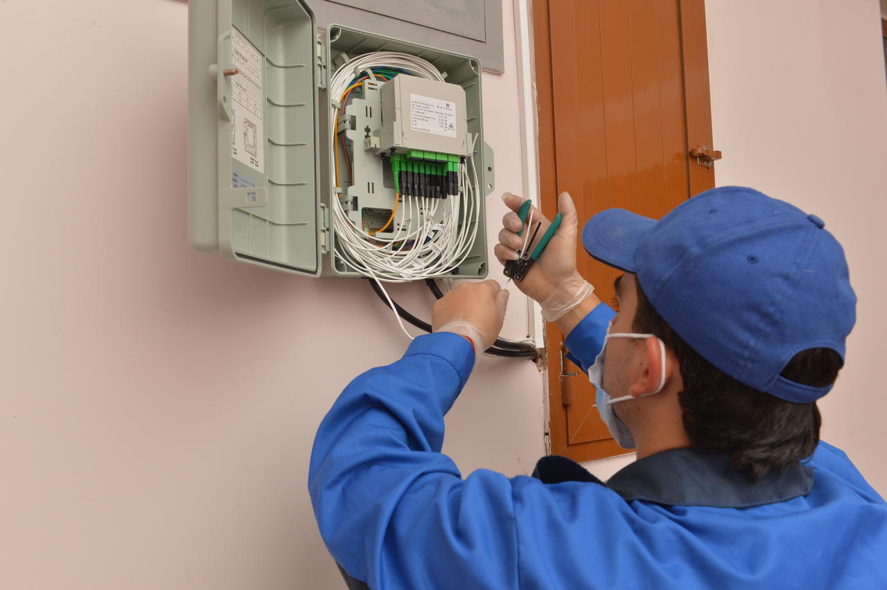 Baktelecom перевел жилой дом журналистов на оптическую сеть