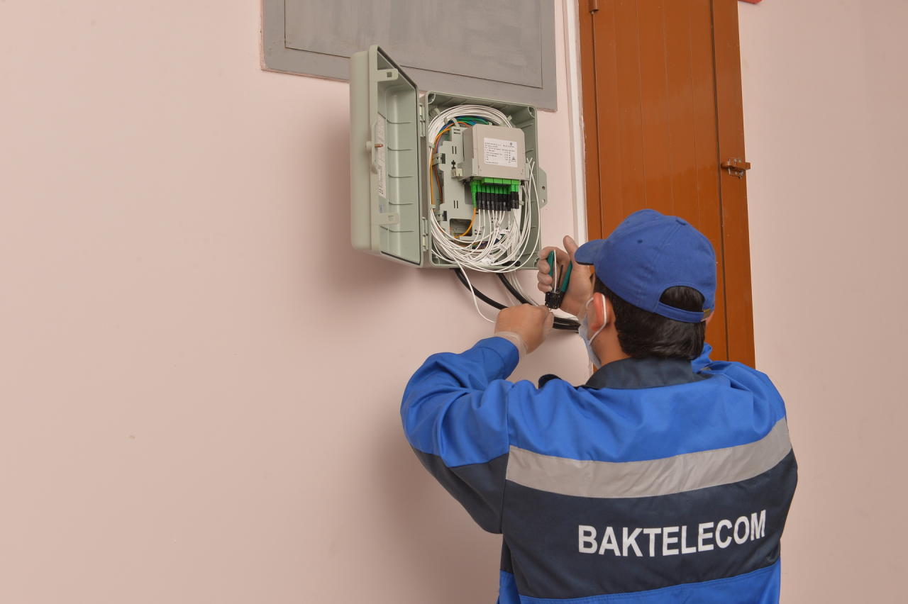 Baktelecom перевел жилой дом журналистов на оптическую сеть