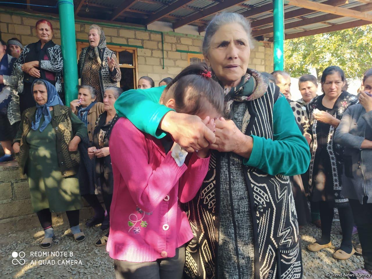Жители Барды прощаются с погибшей от армянского террора 7-летней Айсу
