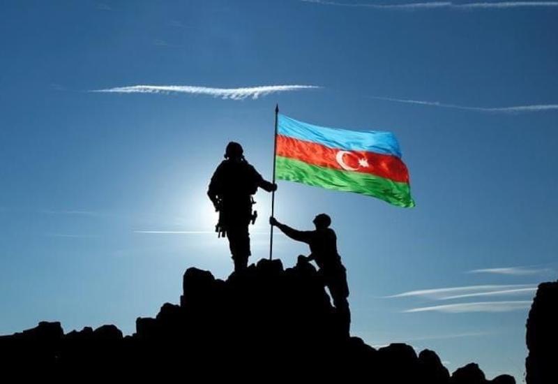 Daim dalğalansın Azərbaycan bayrağı,