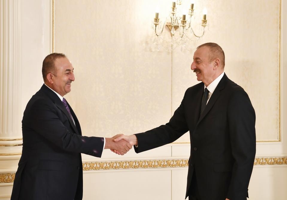 Президент Ильхам Алиев принял министров иностранных дел, национальной обороны и начальника Национальной разведывательной организации Турции