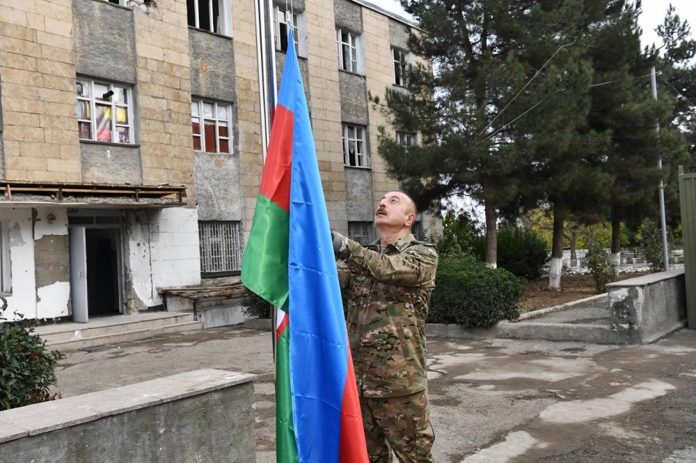 Президент Ильхам Алиев и Первая леди Мехрибан Алиева побывали в освобожденных от оккупации Физулинском и Джебраильском районах, в том числе в городах Физули и Джебраил