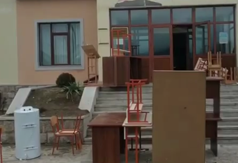 Армяне вывозят имущество из Аскеранского района