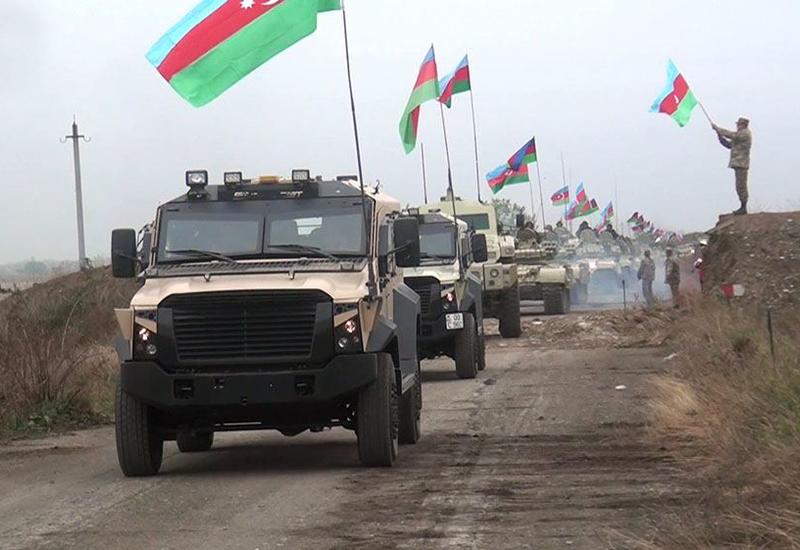 Азербайджанская армия водрузила флаг Азербайджана в Агдаме