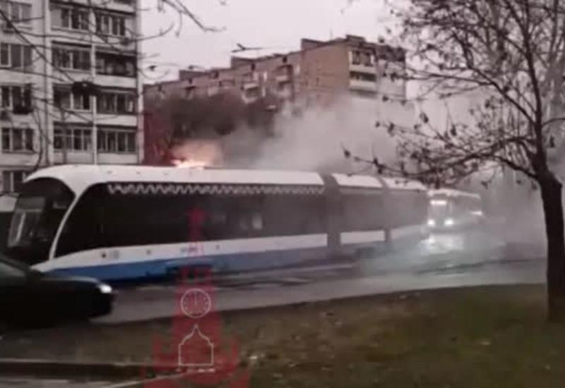 В Москве загорелся трамвай