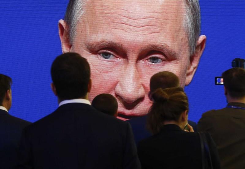 Армяне ведут войну с Путиным и с Россией
