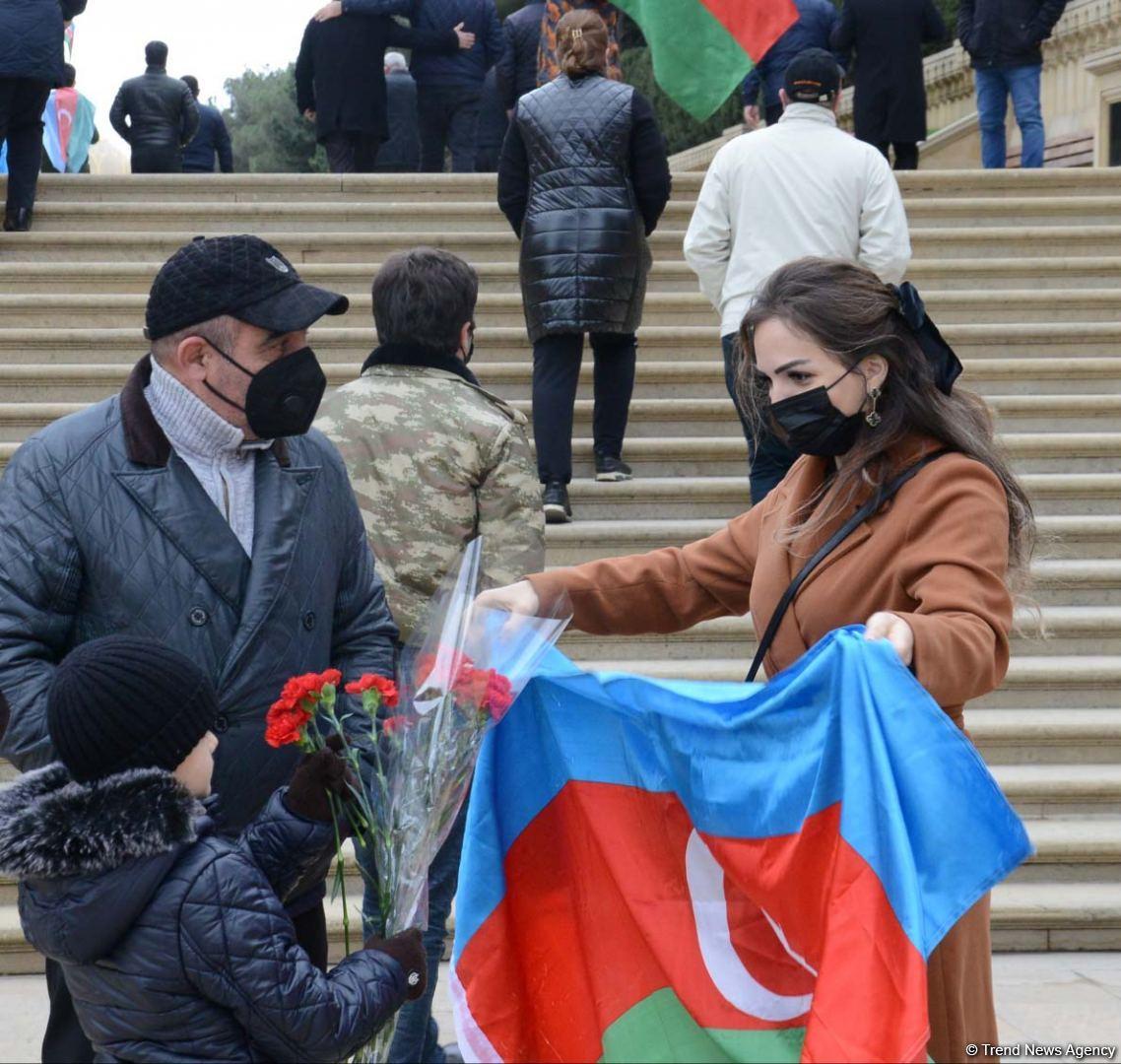 Агдамцы посетили Аллею шехидов