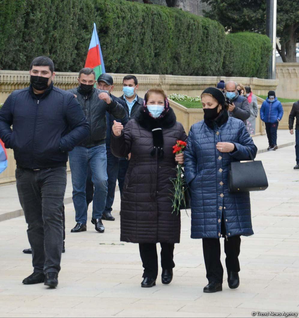 Агдамцы посетили Аллею шехидов