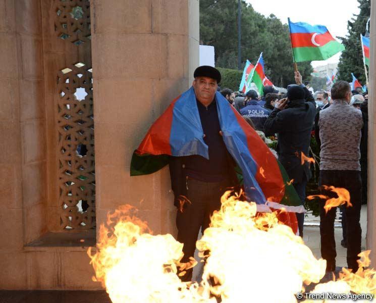 Агдамцы посетили Аллею шехидов