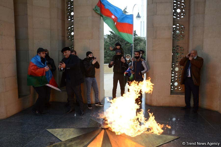 Агдамцы посетили Аллею шехидов