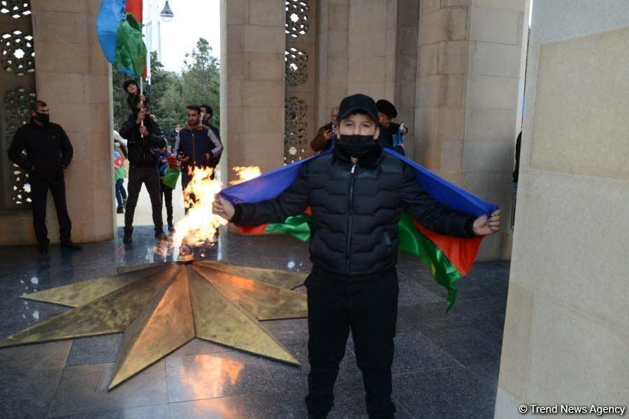 Агдамцы посетили Аллею шехидов