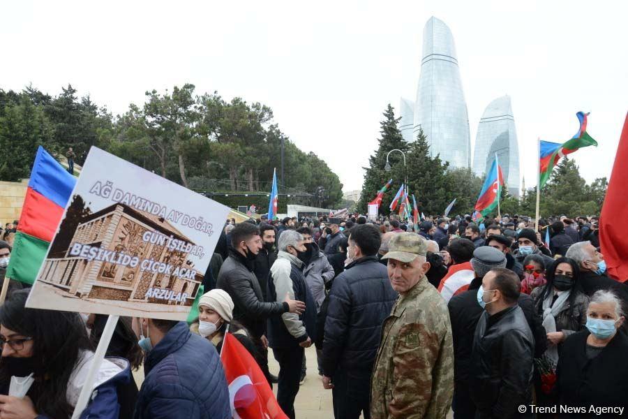 Агдамцы посетили Аллею шехидов