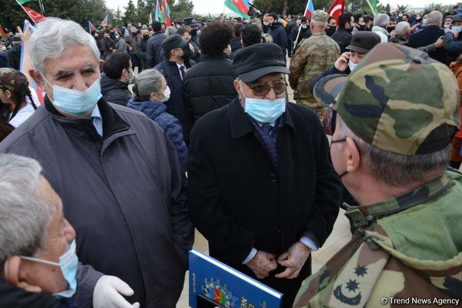 Агдамцы посетили Аллею шехидов