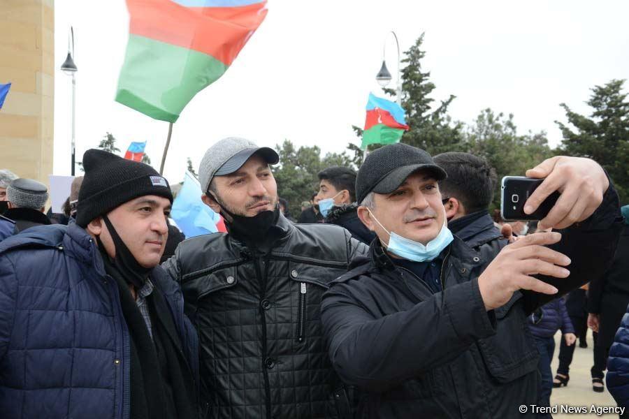Агдамцы посетили Аллею шехидов
