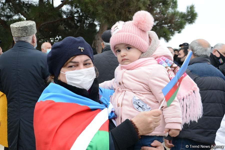 Агдамцы посетили Аллею шехидов