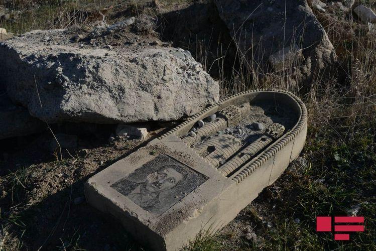 Армяне разрушили и засеяли пшеницей кладбище в селе Кюрдлер Физулинского района