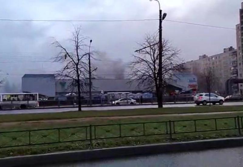 В известном ТЦ в Петербурге произошел пожар
