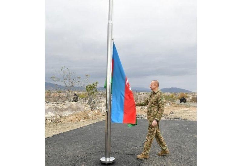 Президент Азербайджана Ильхам Алиев поднял флаг Азербайджана в Агдаме