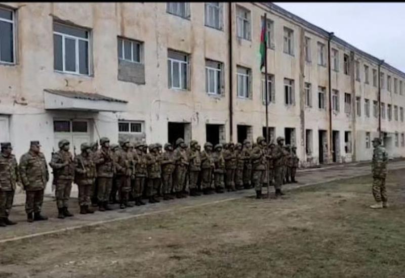 В селе Гюлаблы в Агдаме поднят флаг Азербайджана