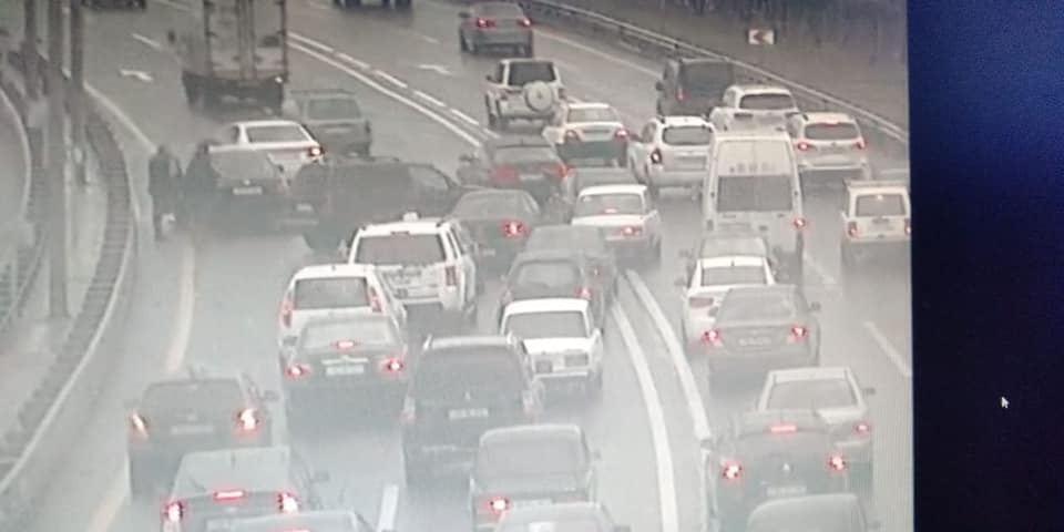 На одной дороге в Баку произошли 2 крупные аварии