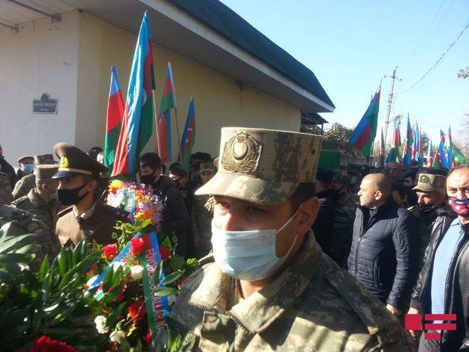 Похоронен ставший шехидом полковник Бабек Самидли