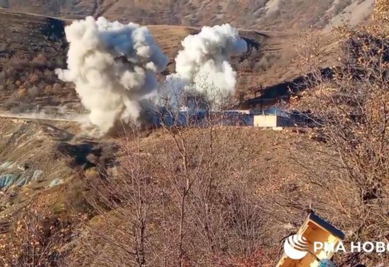 Армяне перед уходом подорвали свои воинские части в Кельбаджаре