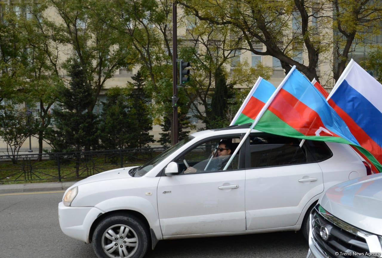 В Баку проведен автопробег по случаю освобождения Кельбаджара