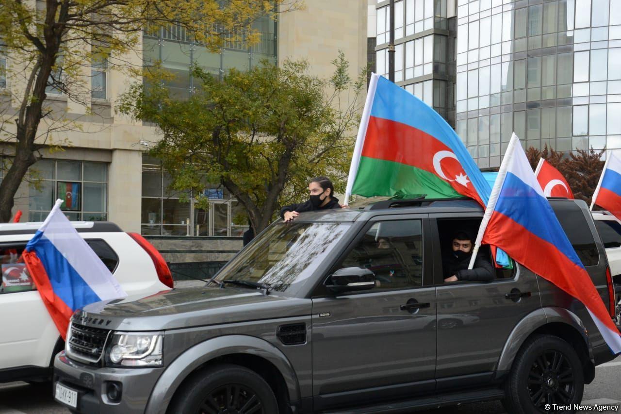 В Баку проведен автопробег по случаю освобождения Кельбаджара