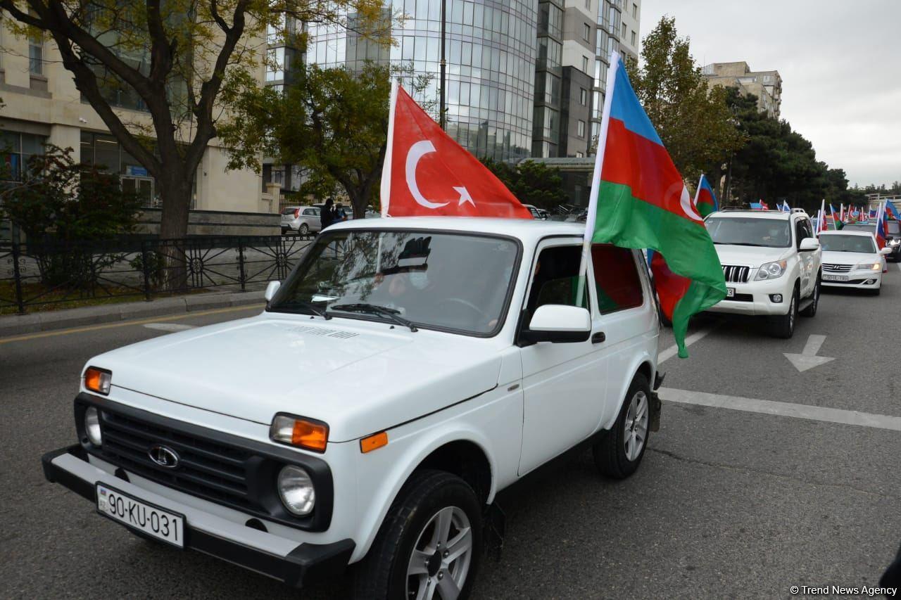В Баку проведен автопробег по случаю освобождения Кельбаджара
