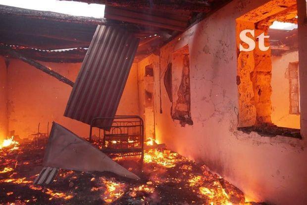Армянские вандалы сжигают дома в Лачине