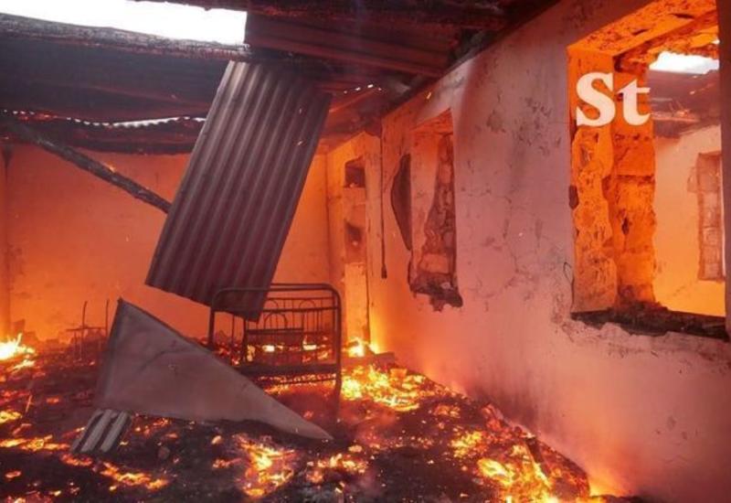 Армянские вандалы сжигают дома в Лачине
