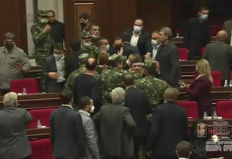 Массовая драка в парламенте Армении
