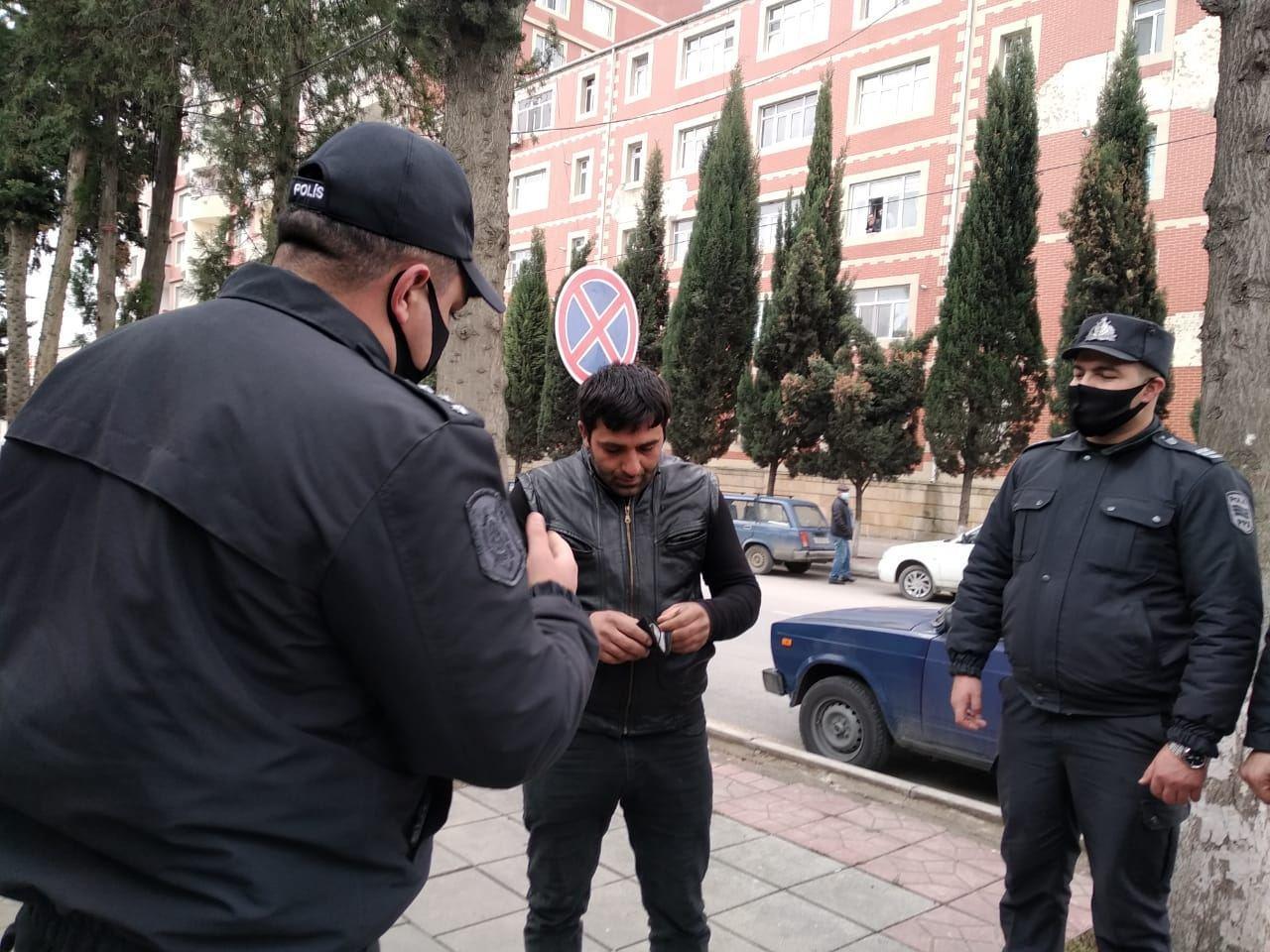 Tibbi maskadan istifadə etməyənlərə qarşı reyd keçirilib