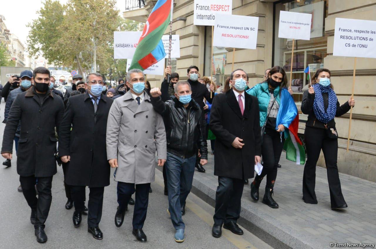 Перед посольством Франции в Баку проходит акция протеста