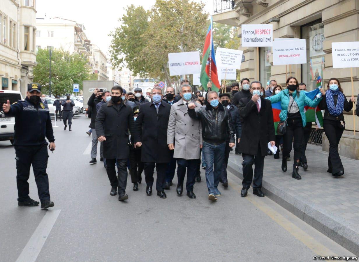 Перед посольством Франции в Баку проходит акция протеста