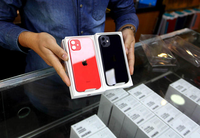 iPhone 12 покупают в разы хуже, чем его "предшественника"