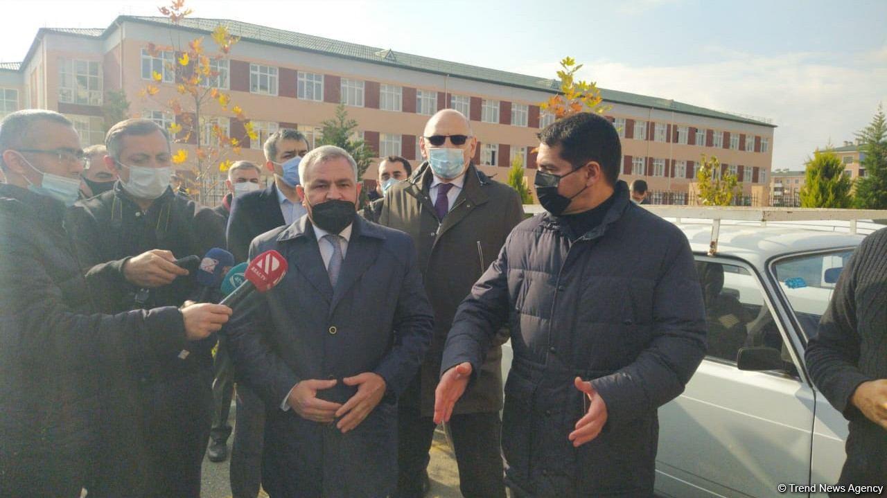 Представители дипкорпуса и ФК "Карабах" в Агдамской мечети