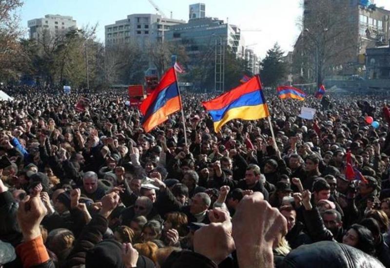 Раздрай в армянском обществе - ереванские против карабахских