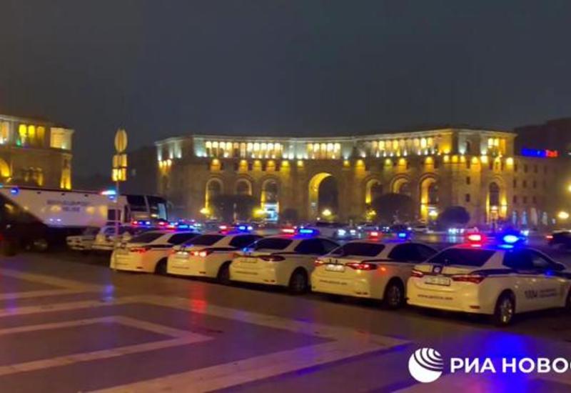 В Ереване оцеплено здание правительства