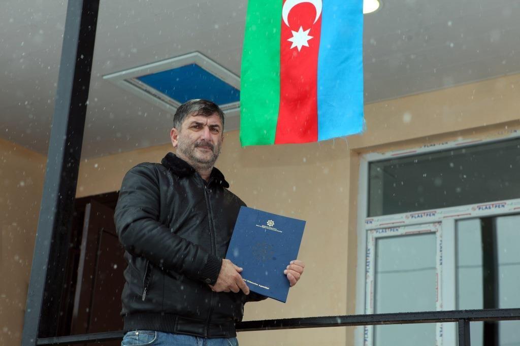 Семьям шехидов и инвалидам войны предоставлено жилье