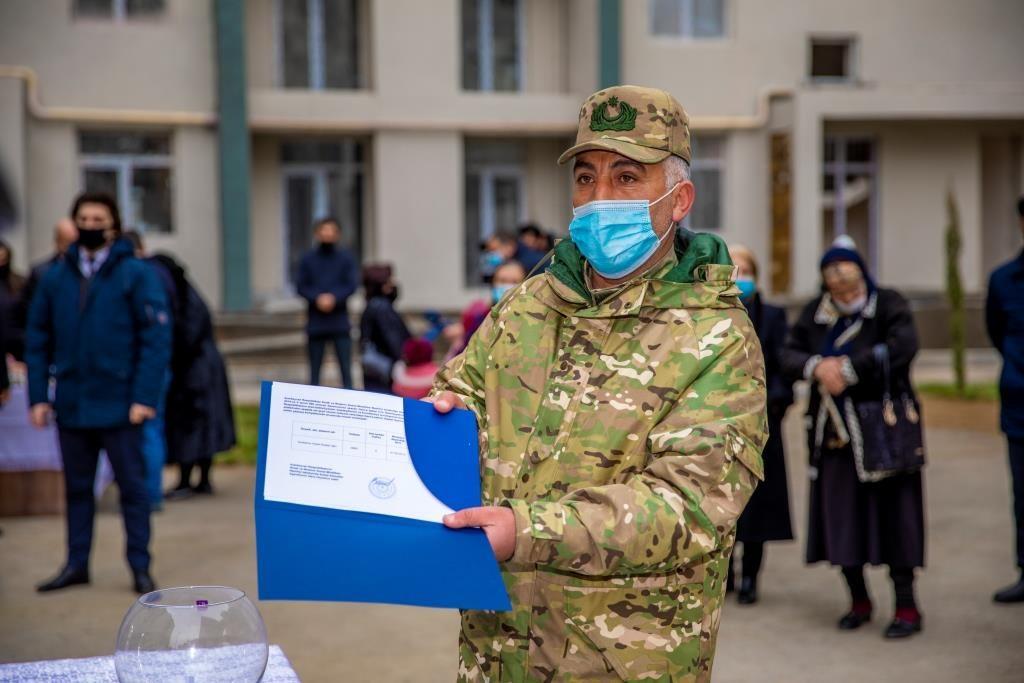 Семьи шехидов и инвалидов Карабахской войны получили квартиры