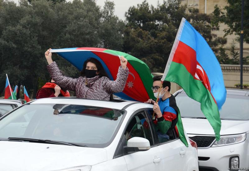 Праздничный автопробег в Баку в связи с освобождением Лачина