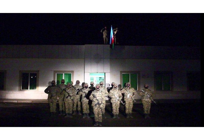 В освобожденном от оккупации Лачинском районе поднят азербайджанский флаг