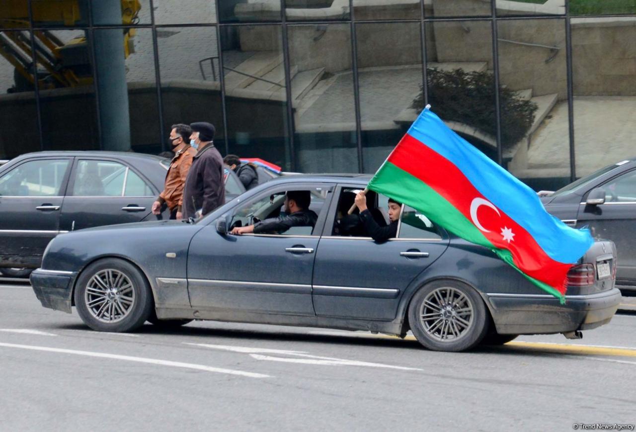 Праздничный автопробег в Баку в связи с освобождением Лачина