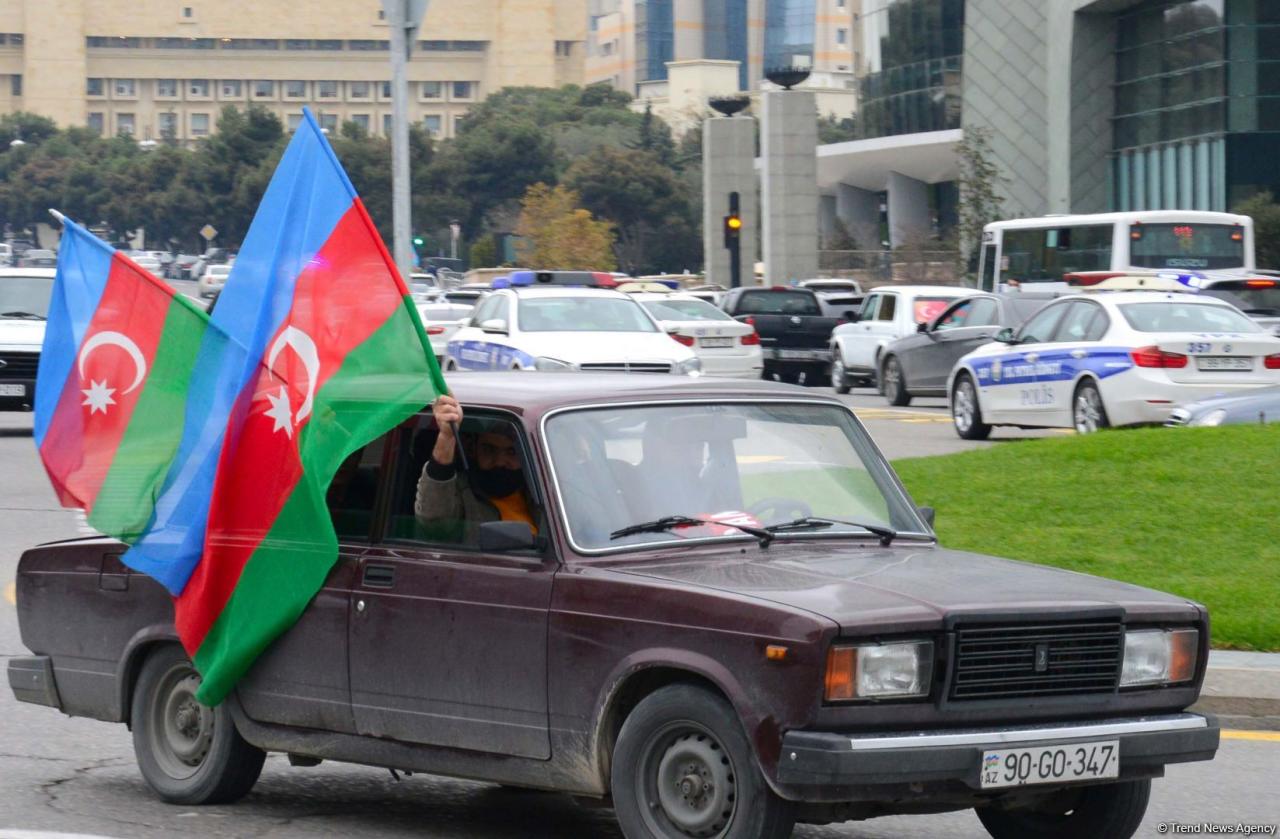 Праздничный автопробег в Баку в связи с освобождением Лачина