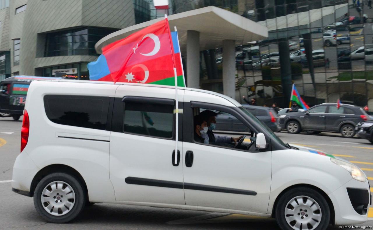 Праздничный автопробег в Баку в связи с освобождением Лачина